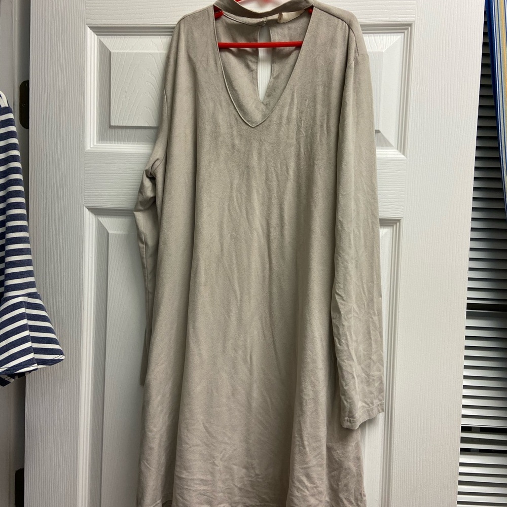 EXTREMELY soft v cut dress